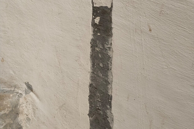 Jedna ze sond odhalující původní výmalbu schodiště, nepodléhá CC