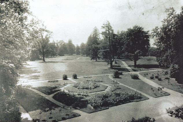 Pohled z balkonu do parku, 1915