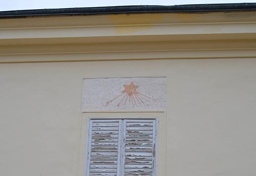 Sluneční hodiny na nádvoří zámku | © Fototéka NPÚ Sluneční hodiny na nádvoří zámku | © Fototéka NPÚ