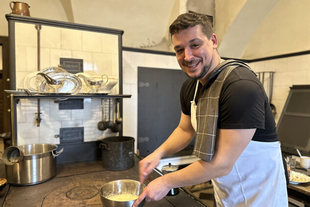 Vítězslav Ivičič alias Staromilec v zámecké kuchyni Slatiňany | © zdroj: Český rozhlas Pardubice